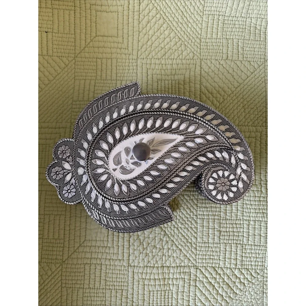 Vintage Silver Tone Paisley Trinket Jewelry Box Divided w/Lid Intricate 8.25